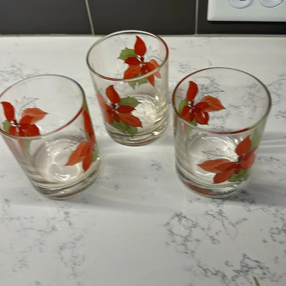 Vintage Christmas Poinsettia Glasses- Set of 3 tumbler
Glasses - Picture 6 of 6